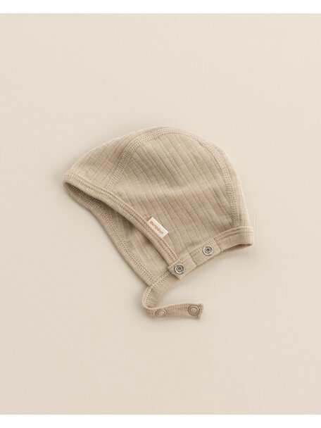 Unaduna Mutsje met drukknoopje rib wol/zijde - maca