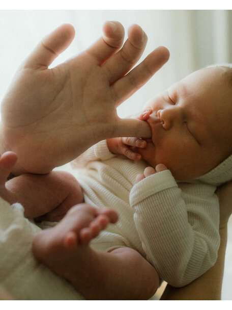 Unaduna Wollen wikkelrompertje tiny rib - light mazarin
