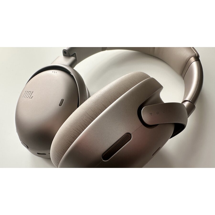 JBL Tour One M3 Wit Premium Draadloze Over-Ear Hoofdtelefoon met True Adaptive Noise Cancelling 2.0, JBL Pro Sound, Hi-Res Audio, Bluetooth 5.3, JBL Spatial 360, Auracast™, Multipoint Verbinding en Tot 70 Uur Batterijduur-2