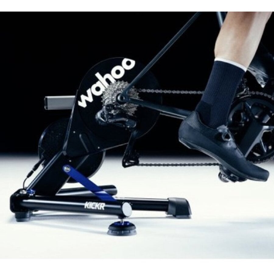 Wahoo Fitness KICKR Power Trainer Version 6.0 WFBKTR122 Direct Drive Smart Fietstrainer met WiFi, Ingebouwde Vermogensmeter, AXIS Voeten, ANT+, Bluetooth, 2200W Vermogen en Compatibiliteit met Zwift, TrainerRoad en Wahoo SYSTM-4