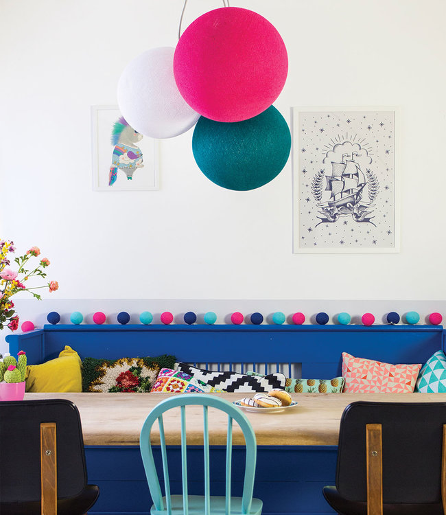Inspiratie | Woonkamer | Bright Pink Heavy Aqua White Triple Hanging Lamp