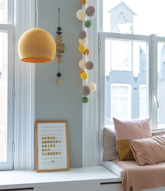 Inspiratie | Woonkamer | Premium Summer Night White Old School Letterboard Mustard Driekwart Hanglamp