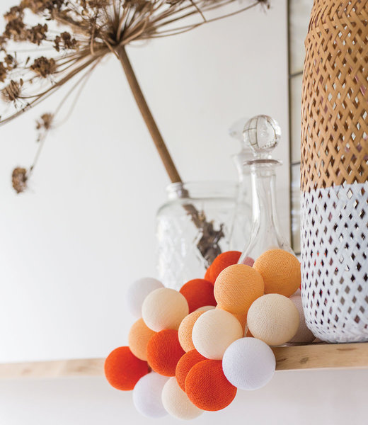 COTTON BALL LIGHTS Inspiratie | Woonkamer | Regular Orange Lichtslinger