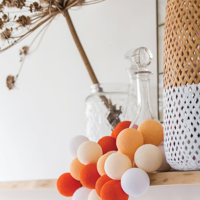 COTTON BALL LIGHTS Inspiratie | Woonkamer | Regular Orange Lichtslinger