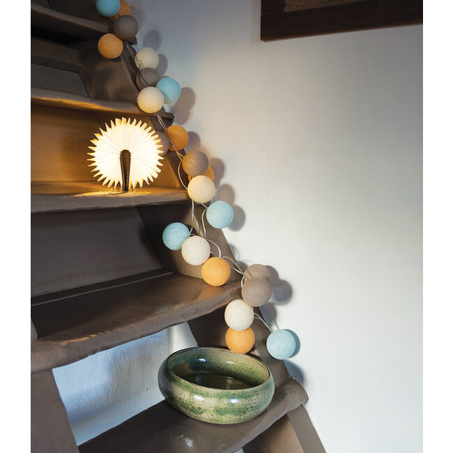 Inspiratie | Woonkamer | Book Lamp Beach Lichtslinger