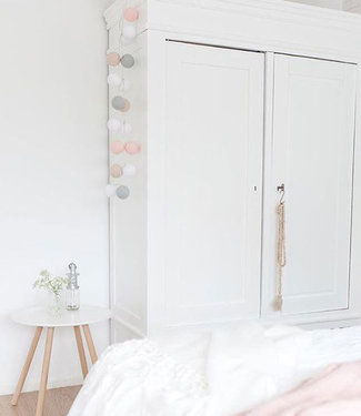 Cotton Ball Lights Inspiration | Wohnzimmer | Mix & Match White Pink Stone