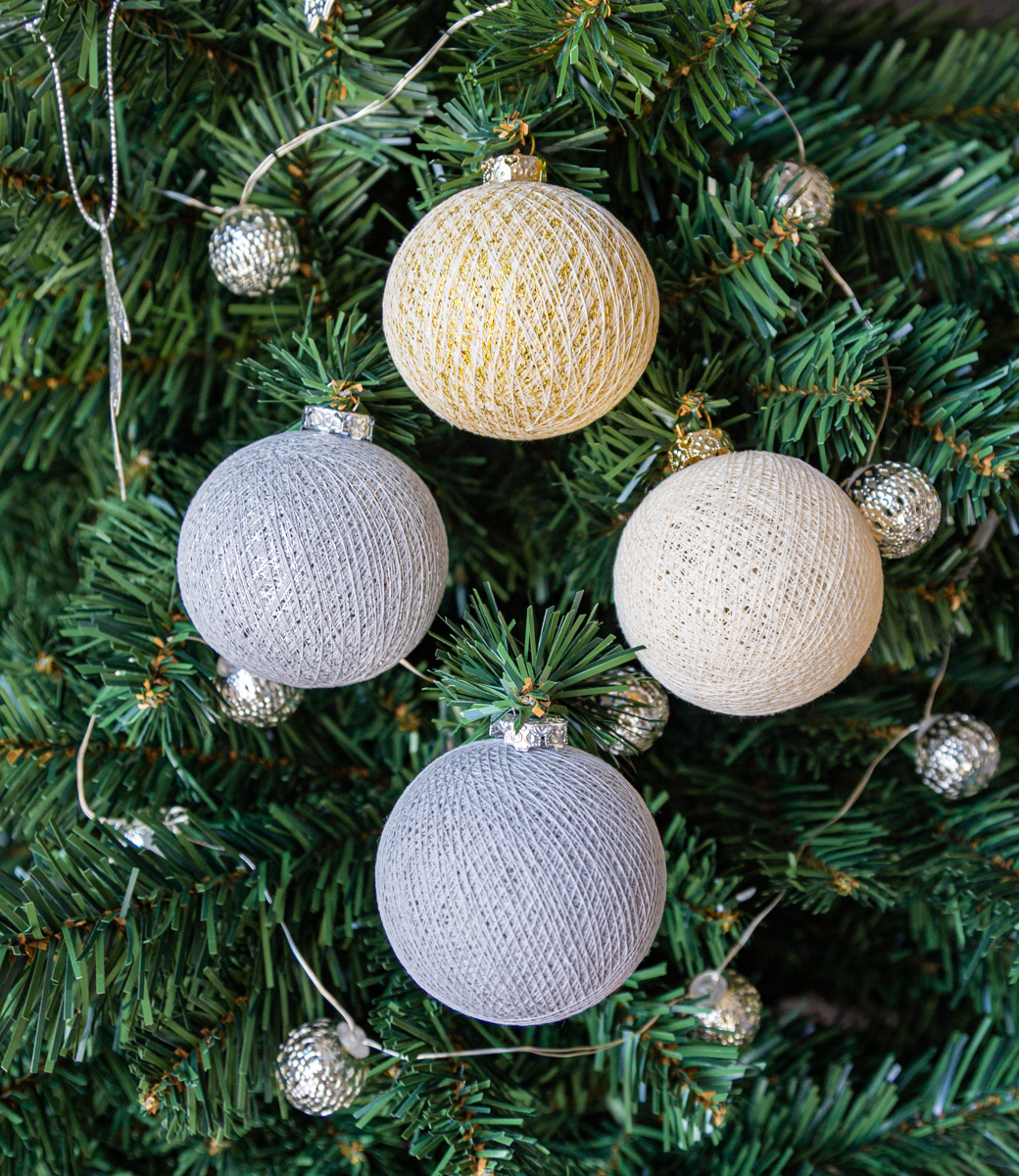Cotton Ball Lights kerstballen zilver en goud - Shades of Christmas