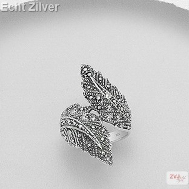 Zilveren grote design marcasiet  blad ring ringmaat 17