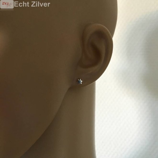 Zilveren mini ster oorstekers met staaf ketting