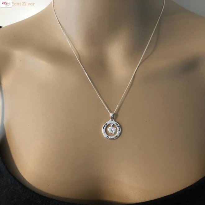 Zilveren moeder dochter voetjes kettinghanger
