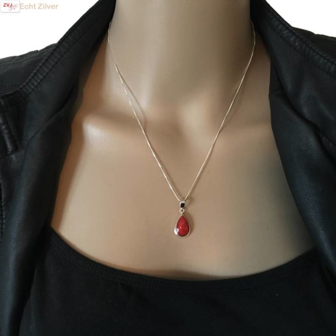 Zilveren ketting met zilveren druppel hanger koraal rood