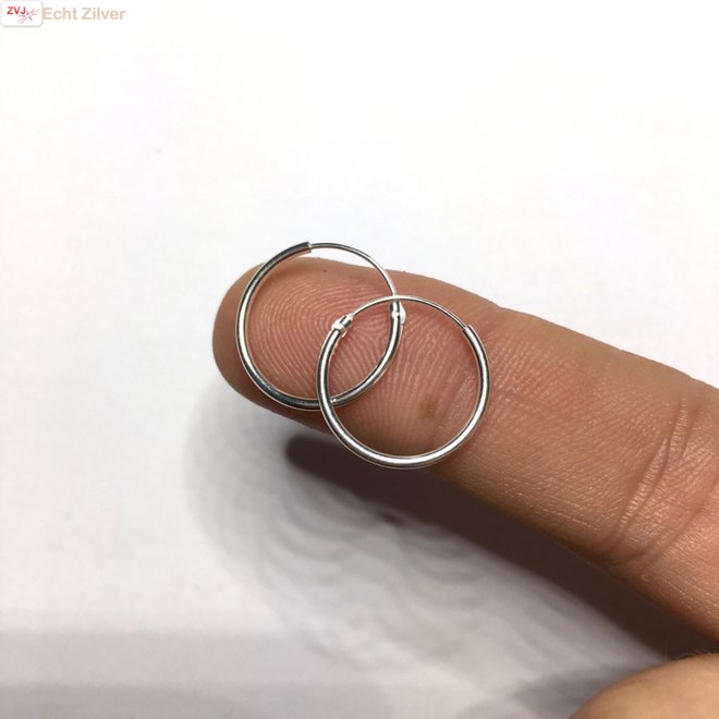 Zilveren kleine creolen oorringen ronde buis 16 x 1.2 mm breed