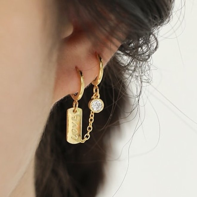 Gold plated double love huggie oorringen