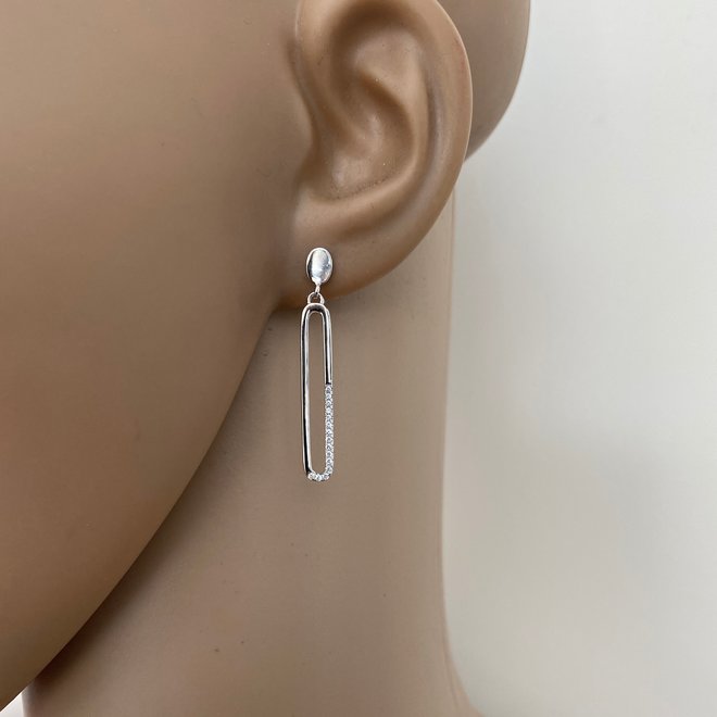 Zilveren lange ovale oorhanger bezet met diamant zirkoon