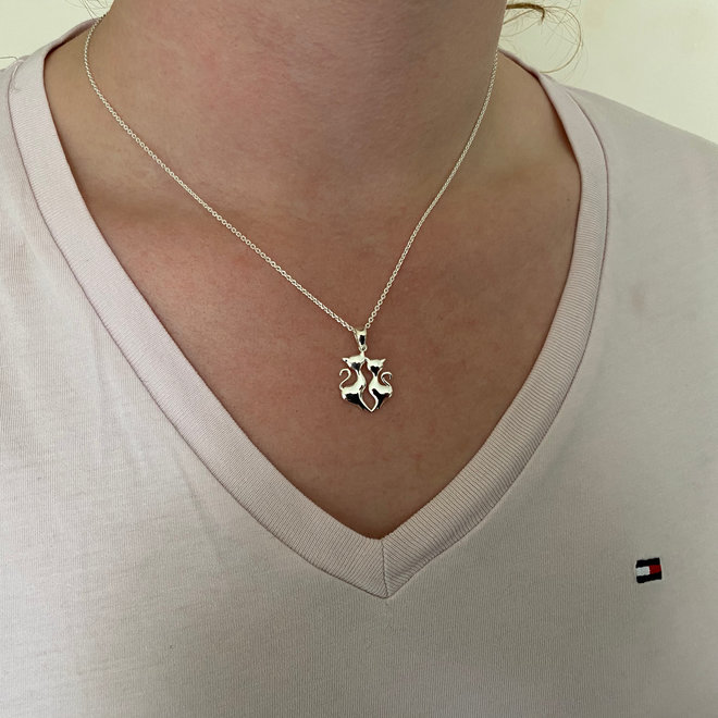 Zilveren twee poezen ketting