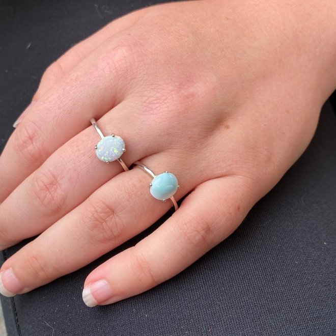 Zilveren ovale blauwe larimar ring