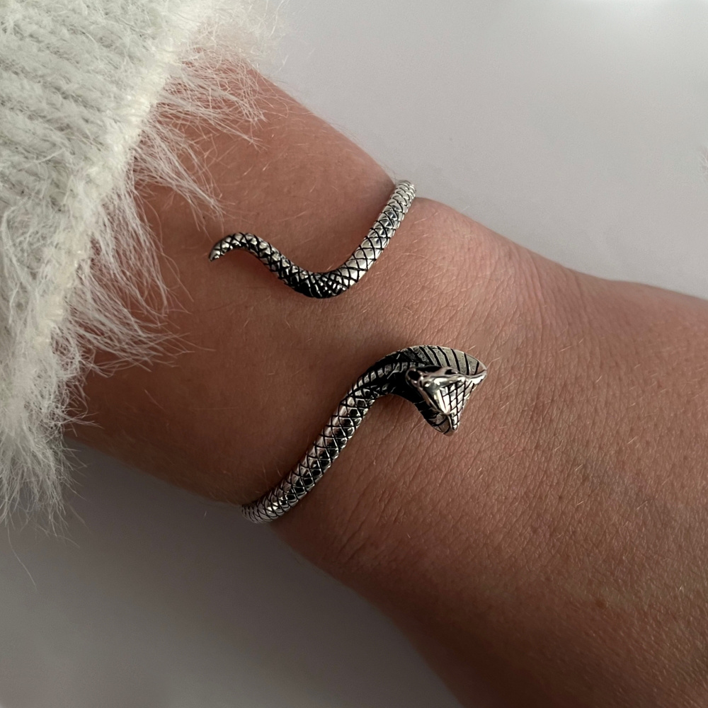 dauw Effectiviteit Reproduceren Zilveren cobra slang armband - ZilverVoorJou