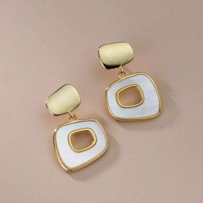 Gold plated kleine parelmoer design oorhangers