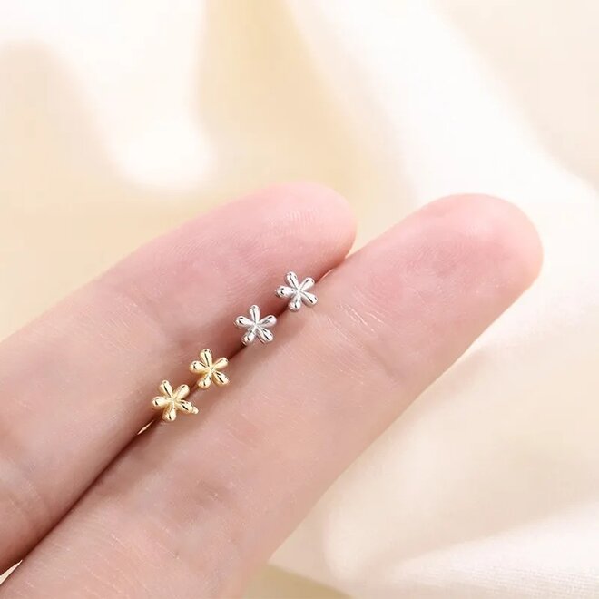 Gold plated 925 Zilveren mini bloem oorstekers