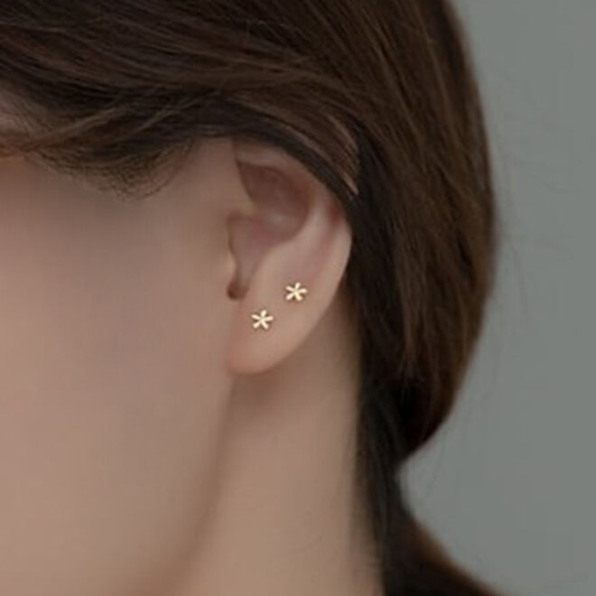 Gold plated 925 Zilveren mini bloem oorstekers