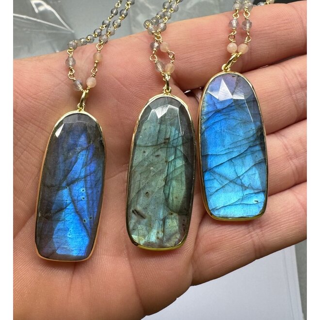 Gold plated 925 Zilveren ketting met  peach maansteen en grote labradoriet hanger