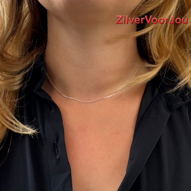 Zilveren slang ketting 40 cm 0.9 mm breed