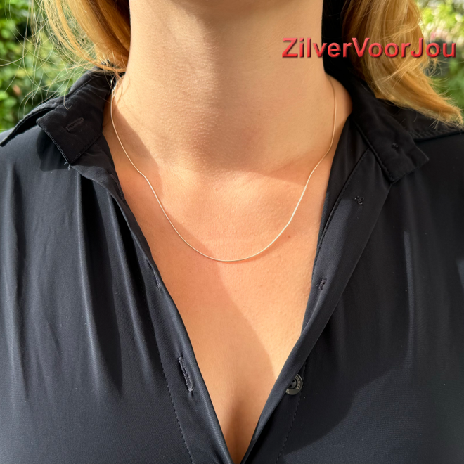 Zilveren slang ketting 50 cm 0.9 mm breed