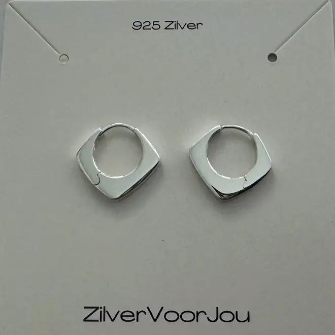 Zilveren triangel huggie klik oorringen