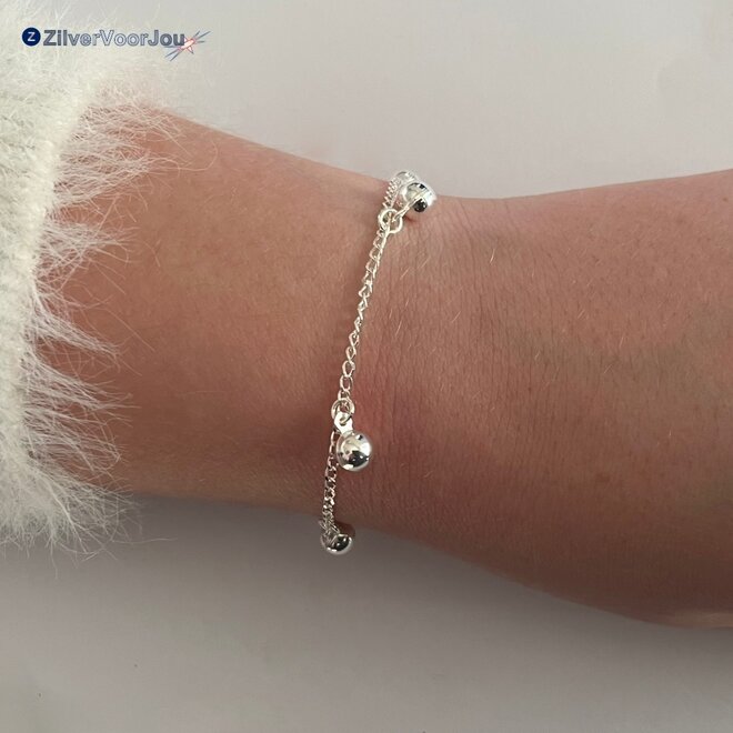 Zilveren armband met 5 balletjes