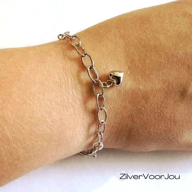 Zilveren ovale schakelarmband met hart hanger