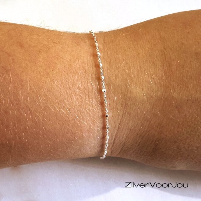 Zilveren minimalistisch fantasie armbandje
