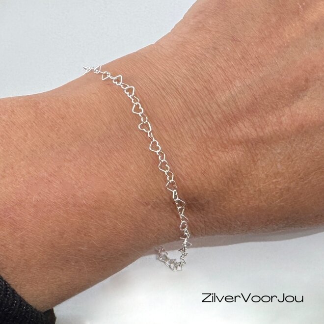 Zilveren hartjes armband