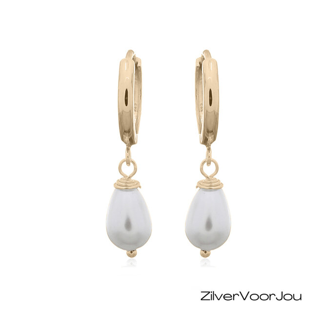 Zilveren huggie hoops met druppelvormige witte parels