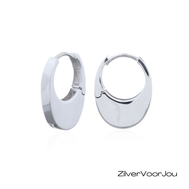 Zilveren chunk huggie oorringen