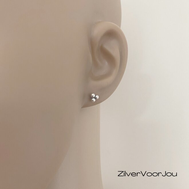 Zilveren trinity bal oorknopjes