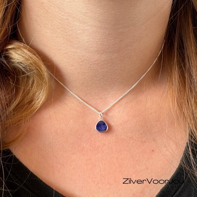 925 zilveren ketting met facetgeslepen lapis lazuli hanger – klassiek en krachtig