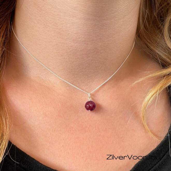 Zilveren ketting met rode jaspis bolhanger