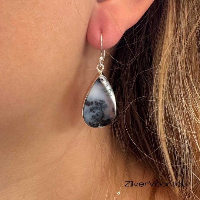 925 zilveren oorhangers met donkergrijze dendriet opaal