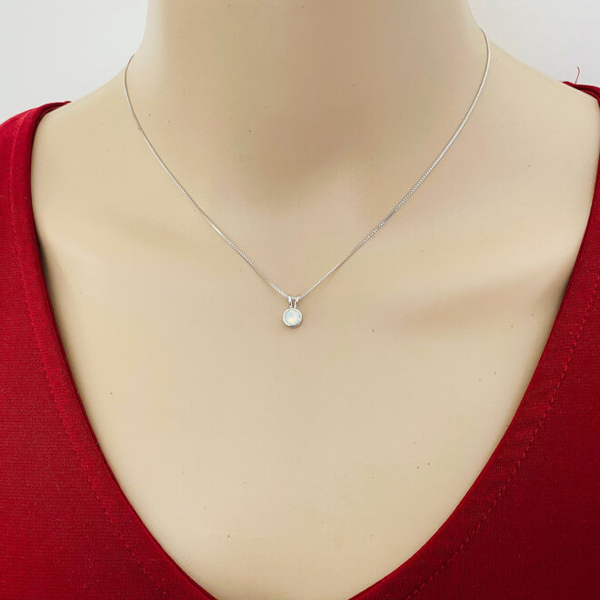 Zilveren witte opaal kristal ketting