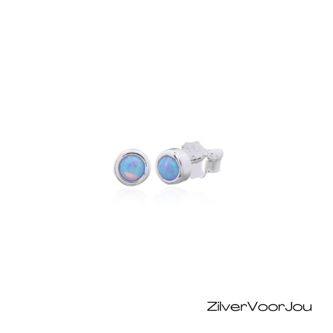 Zilveren oorstekers met blauwe opaal