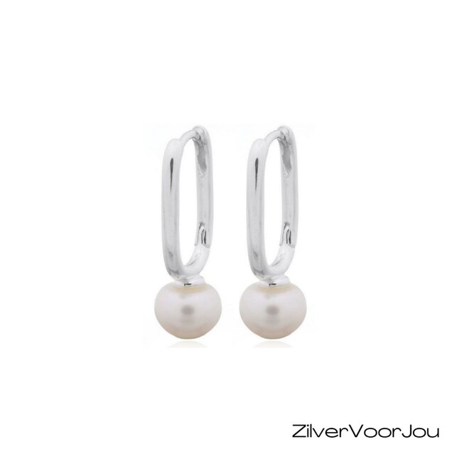 Zilveren huggie oorringen zoetwaterparel