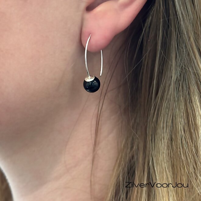 Zilveren haak oorbellen zwart agaat bal