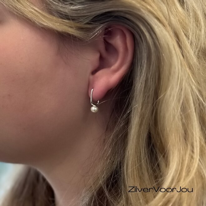 925 zilveren ovale huggie oorbellen met zoetwaterparel