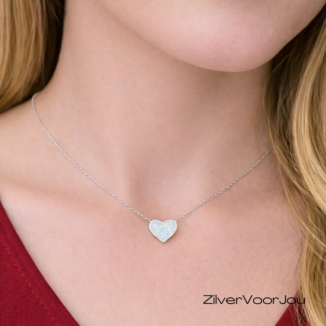 Zilveren wit opaal hart ketting