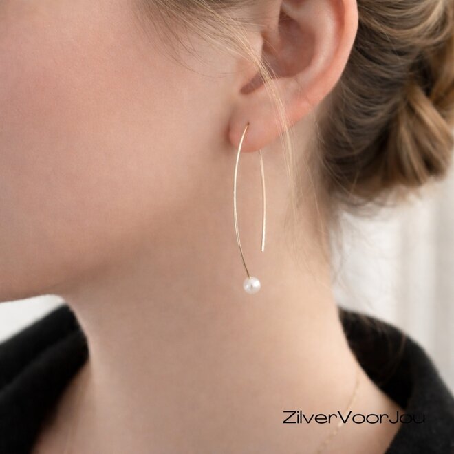 Moderne 925 zilveren oorbellen met lange haak en zoetwaterparel