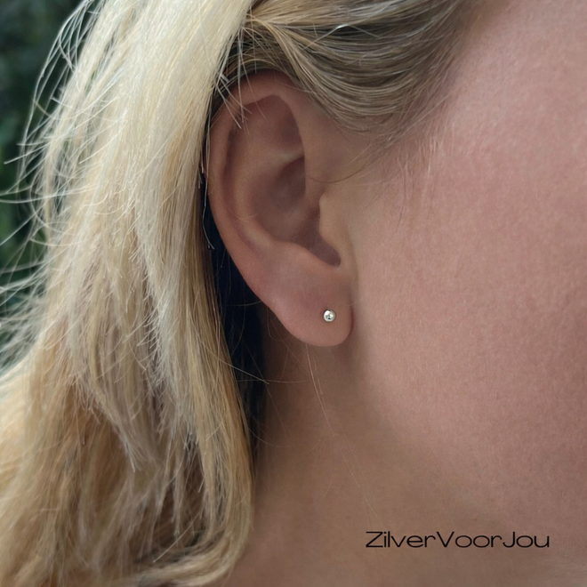 Zilveren kleine oorknopjes 3 mm balletjes