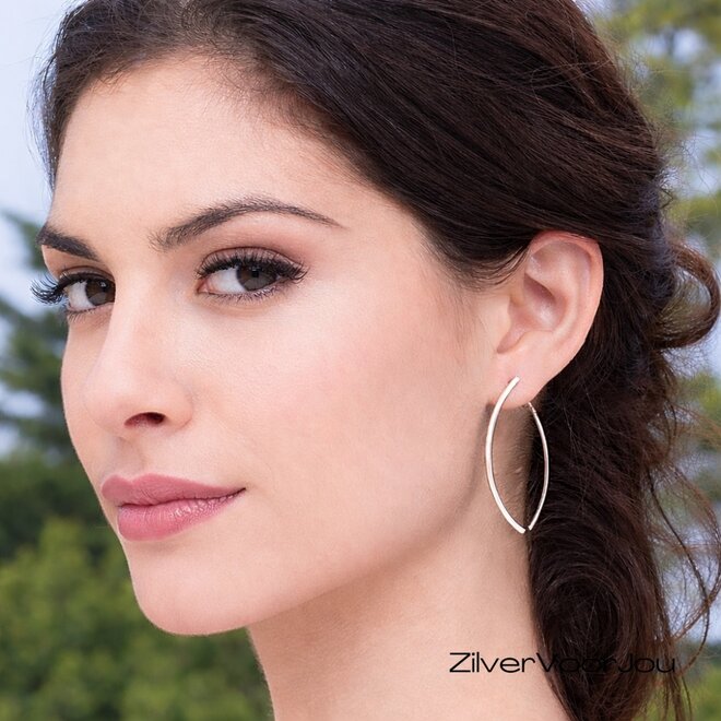 Zilveren gebogen design staaf oorhangers