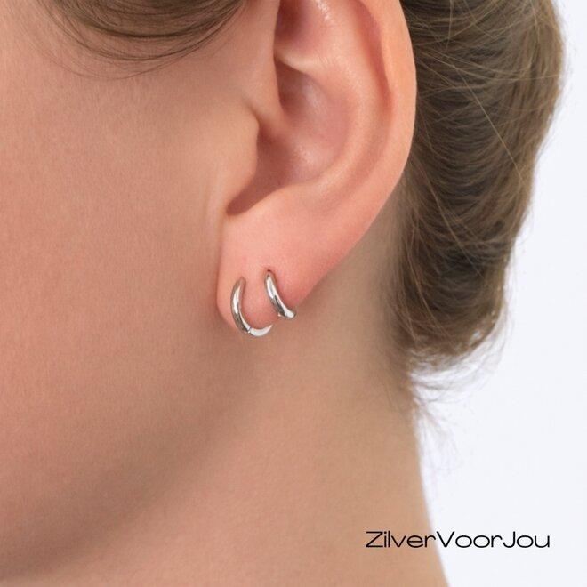 Zilveren huggie hoops 1,8 mm breed rhodium