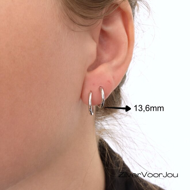 Zilveren huggie hoops 1,8 mm breed rhodium