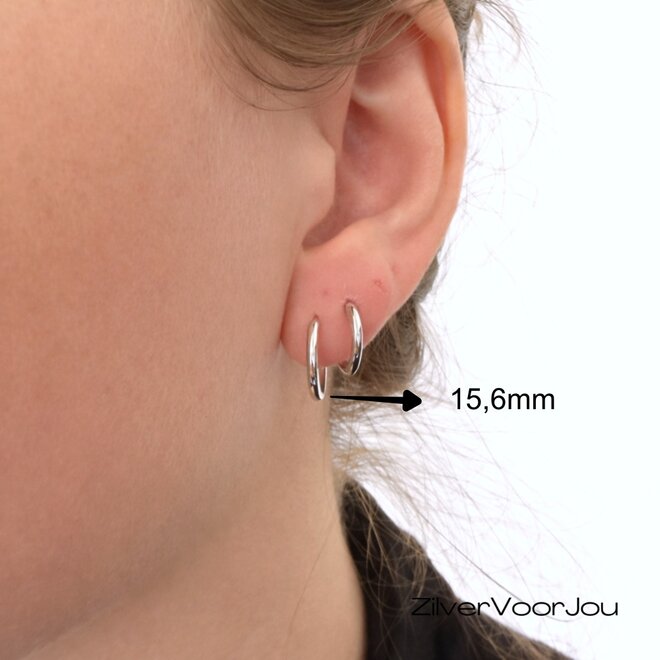 Zilveren huggie hoops 1,8 mm breed rhodium